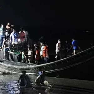 কুতুবদিয়ায় ট্রলারডুবির ঘটনায় চার জেলের মরদেহ উদ্ধার