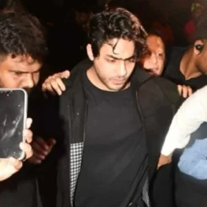 জন্মদিনের পার্টিতে গিয়ে অস্বস্তিতে পড়লেন আরিয়ান খান