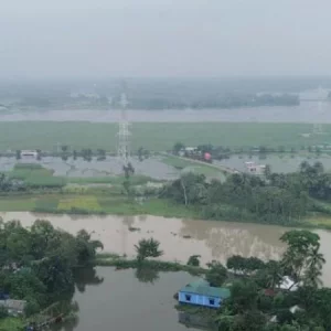 উজানের ঢল ও টানা বৃষ্টিতে বিপৎসীমা ছুঁয়েছে তুরাগের পানি 