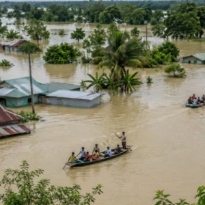 বন্যা ও পাহাড় ধসে সাত জেলায় প্রাণহানি বেড়ে ৫৪