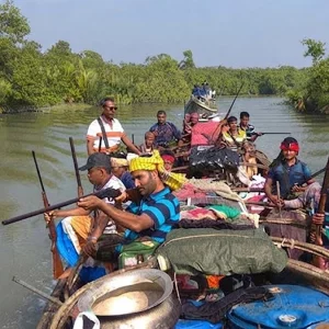 সুন্দরবনের কুখ্যাত ছোট জাহাঙ্গীর বাহিনীর প্রধানসহ ২৭ জনের আত্মসমর্পণ