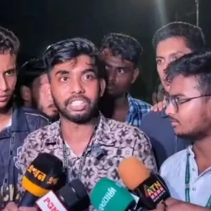 ১০ ঘণ্টা পর শিক্ষার্থীদের আন্দোলন স্থগিত, মন্ত্রীর পদত্যাগ দাবিতে ‌‘অনড়’