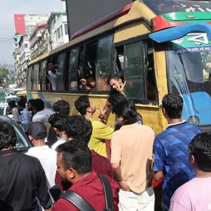 শিক্ষামন্ত্রীর পদত্যাগসহ ৩ দফা দাবি জানিয়ে সায়েন্সল্যাব ছেড়ে সংসদ ভবন অভিমুখে শিক্ষার্থীরা