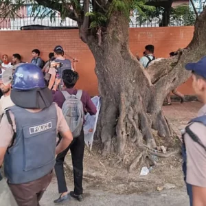 সংসদ ভবনে ঢোকার চেষ্টা, আন্দোলনরত শিক্ষার্থীদের লাঠিপেটা করে সরাল পুলিশ