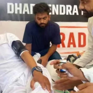 ভারতে শিক্ষামন্ত্রীর পদত্যাগ দাবিতে আমরণ অনশন