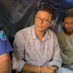 তিন মাসের শিশুর পা মুচড়ে দেওয়া চাচি পলাতক, আটক ৩