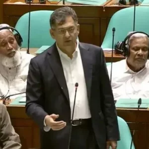 স্ত্রী পাল্টাতে পারবেন, কিন্তু প্রতিবেশীকে পাল্টাতে পারবেন না: সংসদে স্বরাষ্ট্রমন্ত্রী