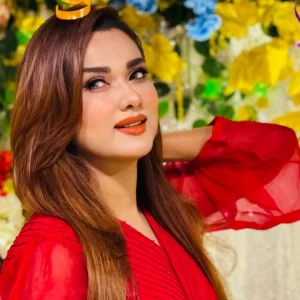 প্রতারণা মামলায় আদালতে হাজির হয়ে জামিন নিলেন নায়িকা ববি