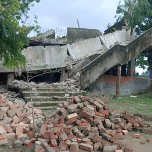 কাজ চলাকালে স্কুলভবনের ছাদ ধসে ৬ শ্রমিক আহত
