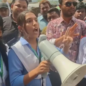 শিক্ষামন্ত্রীর পদত্যাগ দাবিতে দ্বিতীয় দিনের মতো জয়পুরহাটে সড়ক অবরোধ