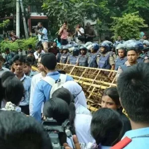 মন্ত্রীর পদত্যাগের দাবি বাদ, ছয় দফা দাবি নিয়ে সচিবালয়ে ৬ শিক্ষার্থী