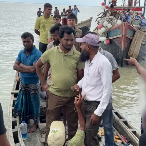বন বিভাগের চারা রোপন করতে যাওয়ার পথে ট্রলারডুবি, শ্রমিক নিখোঁজ