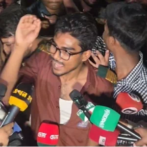 রাত ১০টার মধ্যে শিক্ষামন্ত্রীর পদত্যাগ চেয়ে শাহবাগ ছাড়লেন শিক্ষার্থীরা