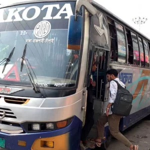 ২৫ ঘণ্টা পর রাজশাহী থেকে সব রুটে বাস চলাচল শুরু