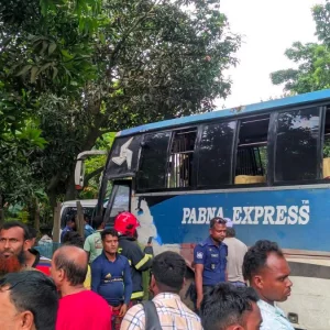 নাতনির মরদেহ নিয়ে ফেরার পথে অ্যাম্বুলেন্সে বাসের ধাক্কা, নানিসহ নিহত বেড়ে ৩ 