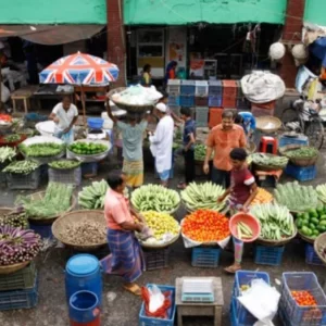 চড়া শাকসবজির বাজার, বাড়ল ফার্মের মুরগির দাম