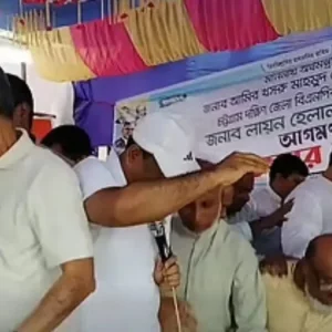 চট্টগ্রামে নেতা-কর্মীদের চাপে ভেঙে পড়ল মঞ্চ, অক্ষত অর্থমন্ত্রী