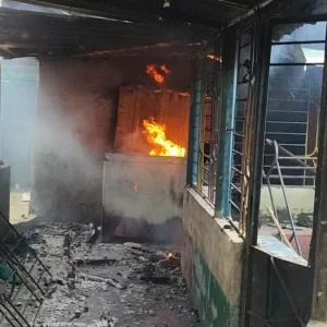 মসজিদের মাইকে ঘোষণা দিয়ে ‘মাদক কারবারির’ বাড়িতে আগুন