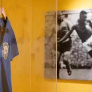 ৬০ কোটি টাকায় বিক্রি হলো বিশ্বকাপ ফাইনালে পরা পেলের জার্সি