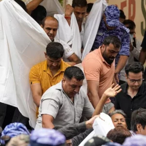 সাদা পোশাকে আচমকা সোনম ওয়াংচুককে নিয়ে গেল দিল্লি পুলিশ