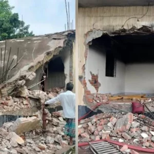পটুয়াখালীতে আওয়ামী লীগ নেতার বাড়ি গুঁড়িয়ে দেওয়ার অভিযোগ