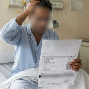 সাপের ছোবলে হাসপাতালে, সুস্থ হয়ে পেলেন ১৫ কোটি টাকার বিল