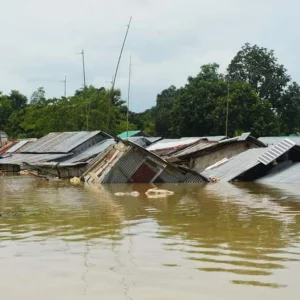 ভারী বৃষ্টি ও উজানের ঢলে নদীর পানি বৃদ্ধি, বন্যার ঝুঁকিতে ৫ জেলা