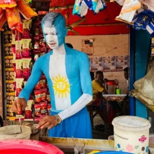 আর্জেন্টিনার প্রেমে হাবুডুবু সমর্থকের, পুরো শরীরে আঁকলেন পতাকা