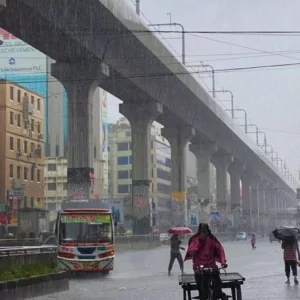 রাজধানীতে দুপুরের মধ্যে বজ্রবৃষ্টির পূর্বাভাস