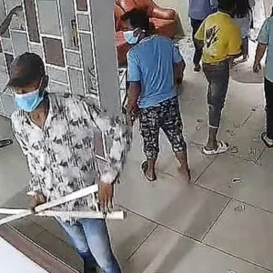 চট্টগ্রামে ইন্টারনেট সেবাদানকারী প্রতিষ্ঠানে হামলা, অস্ত্রসহ গ্রেপ্তার ৯