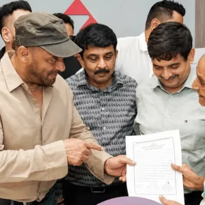 ৫০ পরিবারের হাতে নতুন বাড়ির চাবি তুলে দিলেন সালমান