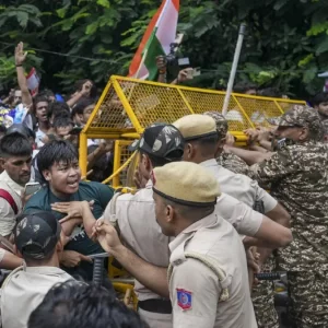 বিক্ষোভ চালিয়ে যাওয়ার ঘোষণা ককরোচ জনতা পার্টির