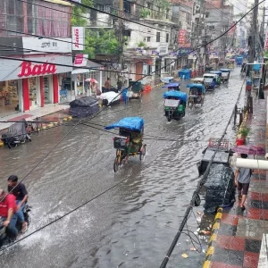 মুষলধারে বৃষ্টিতে জলমগ্ন সিরাজগঞ্জ শহর