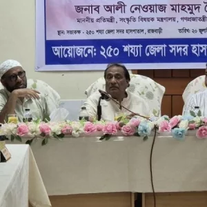 হাসপাতালের সেবায় ক্ষোভ, তত্ত্বাবধায়ককে কড়া হুঁশিয়ারি প্রতিমন্ত্রীর