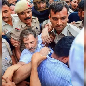 রাহুল গান্ধীকে কোথায় নিয়ে গেছে পুলিশ, জানেন না দলের নেতারা