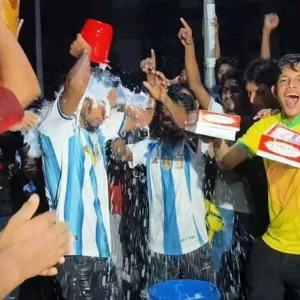 দুধ দিয়ে গোসল করে ব্রাজিলে যোগ দিলেন বরিশালের আর্জেন্টাইন সমর্থকেরা