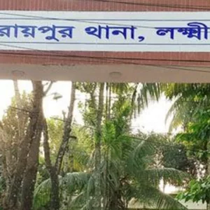 স্বামীর সঙ্গে বিরোধ, ঘরে দেশীয় অস্ত্র থাকার কথা পুলিশকে বলে দিলেন স্ত্রী