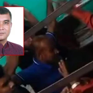 দুধ দিয়ে গোসল করে ‘আওয়ামী লীগ ছাড়া’ ইউপি চেয়ারম্যানের দায়িত্ব গ্রহণ ঘিরে কার্যালয়ে হামলা