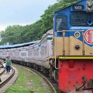রাজশাহীতে নয় ঘণ্টা পর শিক্ষার্থীদের রেলপথ অবরোধ প্রত্যাহার, ট্রেন চলাচল শুরু