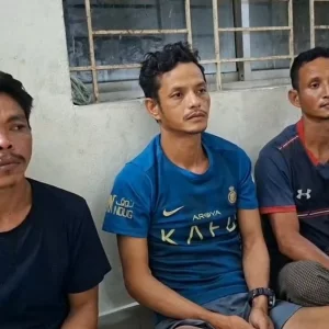 অবৈধ অনুপ্রবেশের সময় মিয়ানমারের সেনা সদস্যসহ ৩ জন আটক