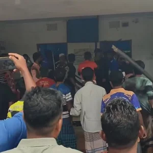 গণশুনানি চলাকালে টেকনাফে ইউপি কার্যালয়ে হামলা, আহত ৫