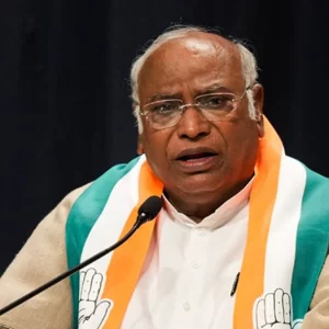 শিক্ষামন্ত্রীর পদত্যাগ ছাড়া সংসদে কোনো আলোচনা নয়: মল্লিকার্জুন খাড়গে