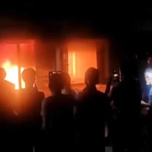 চাঁপাইনবাবগঞ্জে টিসিবির গুদামে আগুন নেভাতে গিয়ে ভ্যানচালকের মৃত্যু