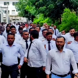গোপালগঞ্জে বিচারকের অপসারণ দাবিতে আইনজীবীদের বিক্ষোভ