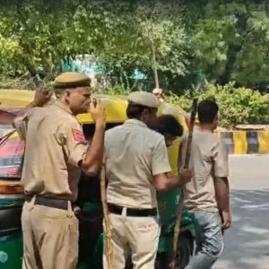 যন্তর মন্তরের দিকে যাওয়া আন্দোলনকারী শিক্ষার্থীদের আটকে দিচ্ছে দিল্লি পুলিশ