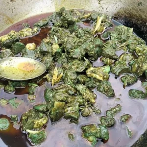 খুলনায় রান্নার পর সবুজ হয়ে গেল গরুর মাংস, পরীক্ষার জন্য নমুনা সংগ্রহ