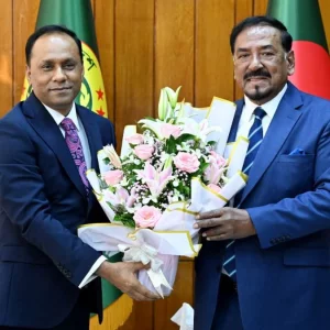 রাষ্ট্রপতির দায়িত্বভার গ্রহণে হাফিজ উদ্দিনকে ফুলেল শুভেচ্ছা