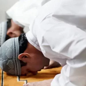 সিজদায় নাক জমিনে না লাগলে নামাজ হবে