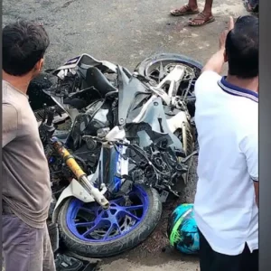 মহাসড়কে থেমে যাওয়া ৩টি গাড়িকে ধাক্কা দিলো বাস, প্রাণ হারালেন দুই শিক্ষার্থী