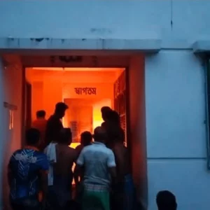 সাভারে কেমিক্যাল কারখানায় ভয়াবহ আগুন, আহত ৫